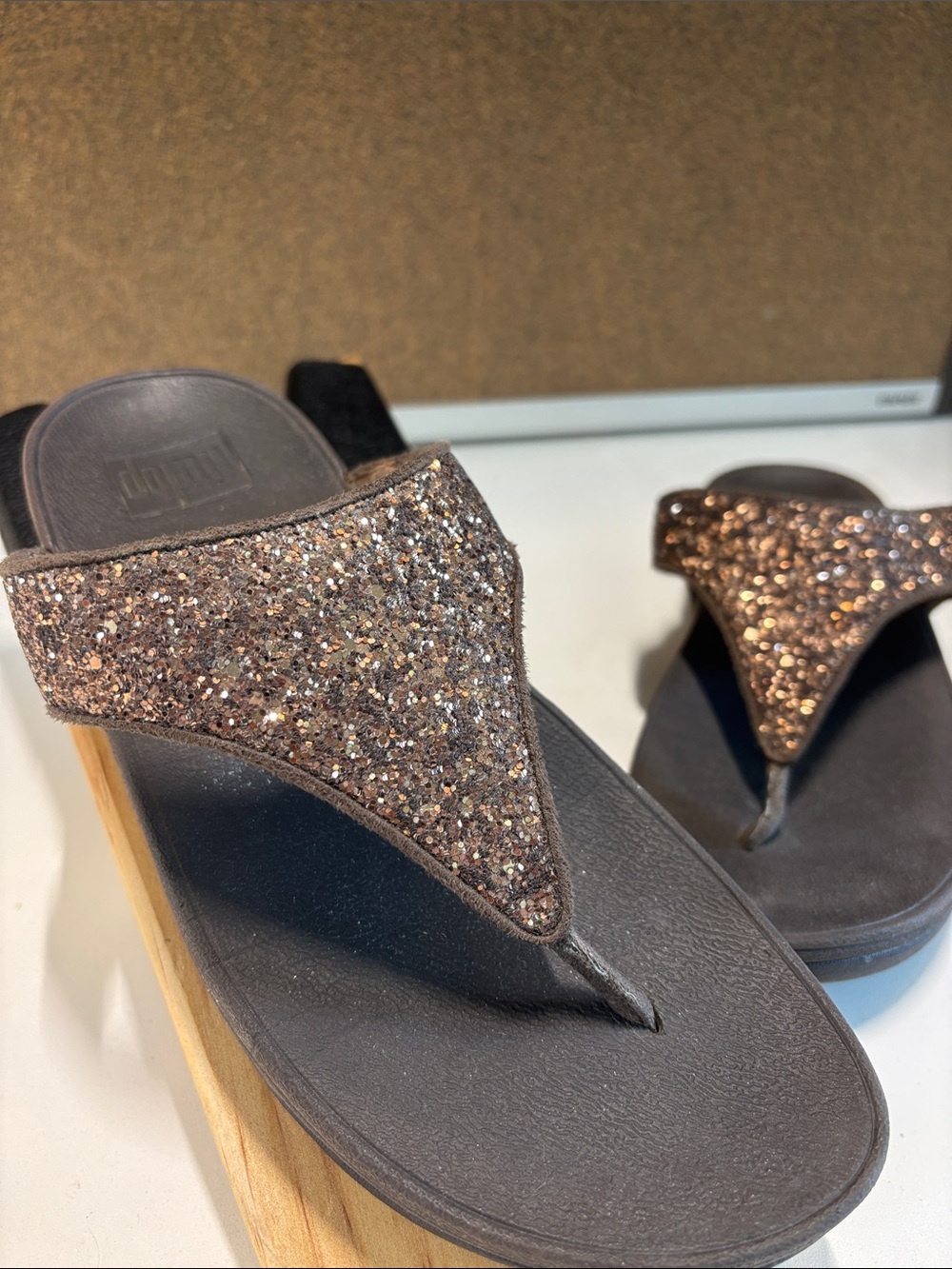 FITFLOP Glitter Thong Sandals - Brown Sparkle